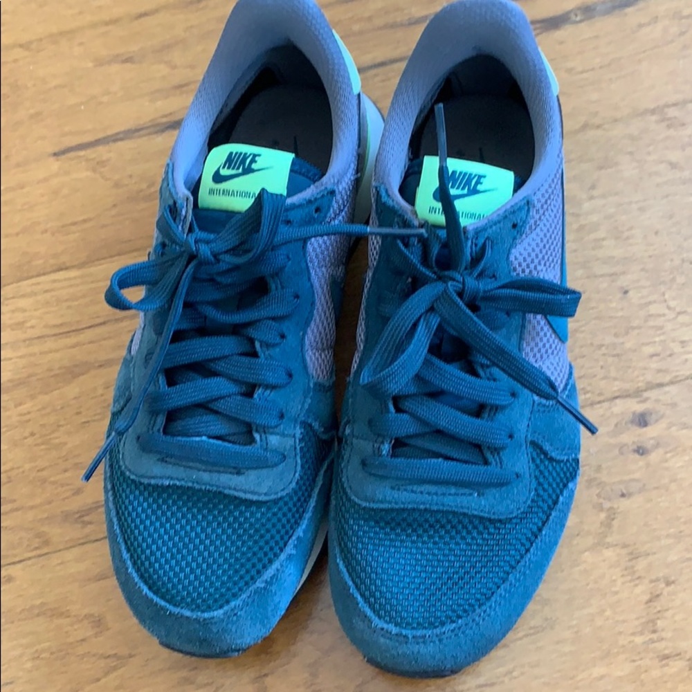 Nike Internationalist Size 7 Tennies